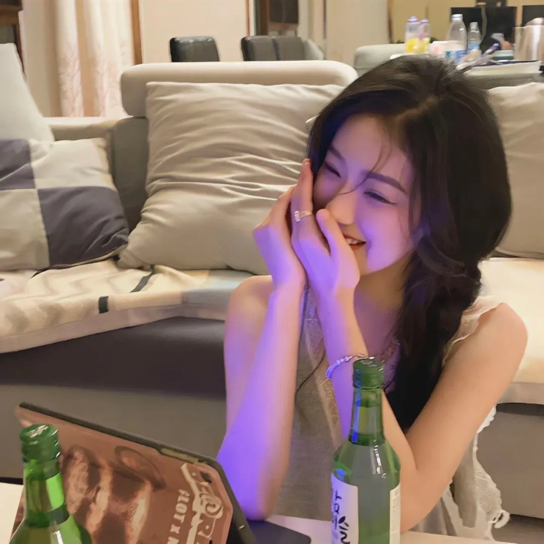 圈内老戏骨与前任深夜同框，经纪人连夜公关，长达一周引热议